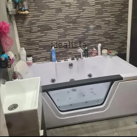 Jacuzzicastillacentro Appartamento Burgo